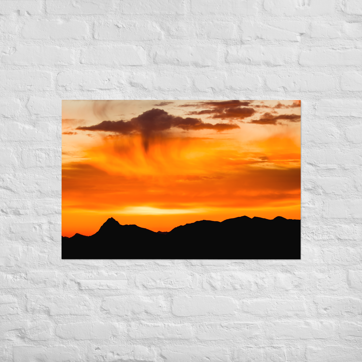 Bergsilhouette bei Sonnenaufgang - Poster
